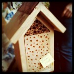 Bienenhotel fertig zur Montage (Foto: DoSchu)